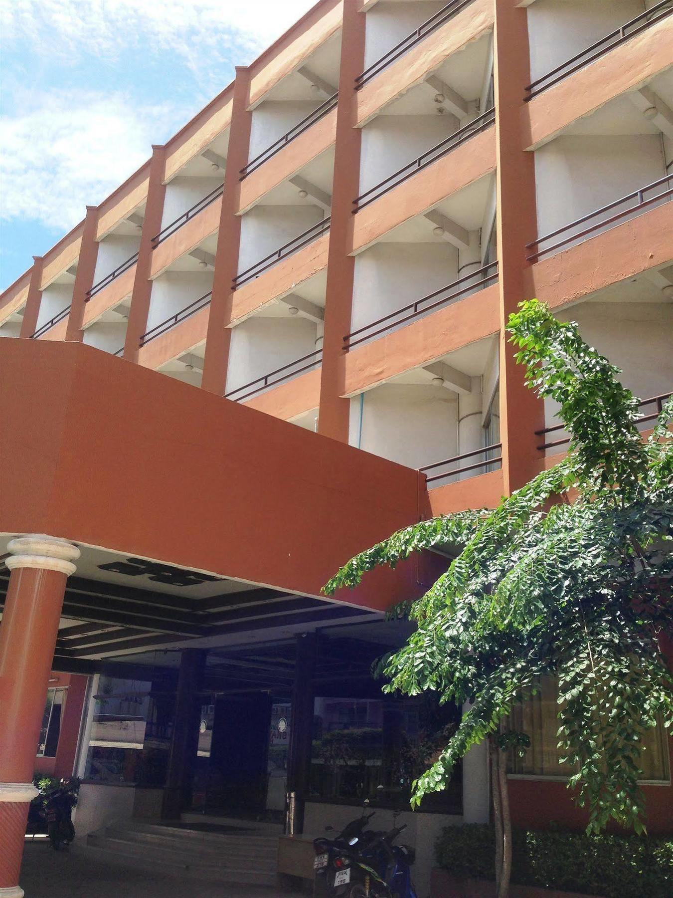 Skaw Beach Hotel Патая Екстериор снимка